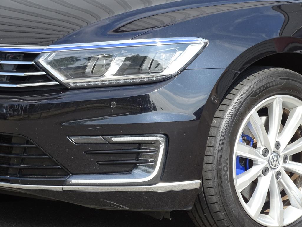 Volkswagen Passat variant 1.4 tsi gte connected series plus | pano | trekha