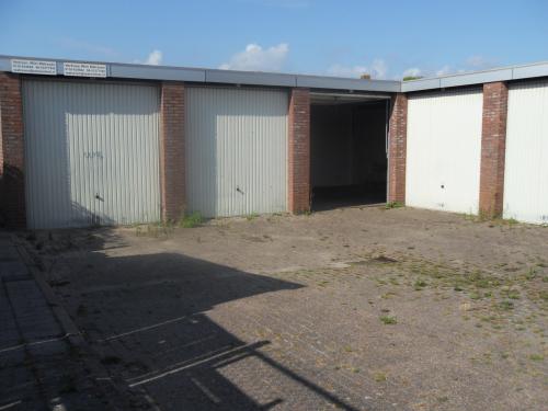 Te koop 3 dubbele extra hoge garagebox in Oost-Souburg