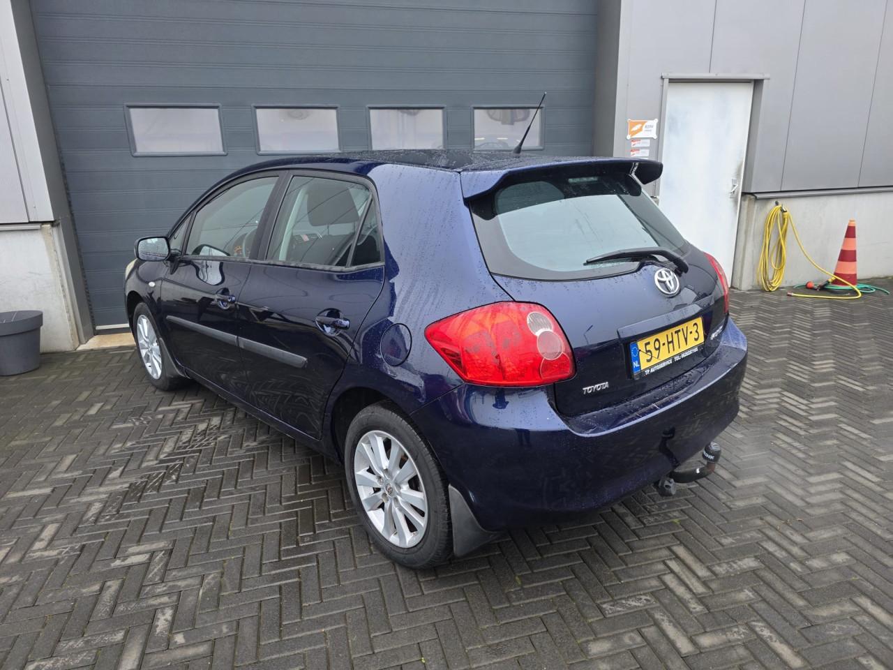 TE KOOP TOYOTA AURIS 1.6 16V SOL MET TREKHAAK