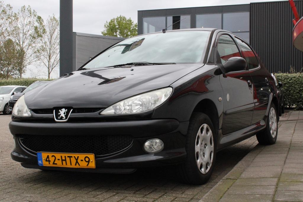 Peugeot 206 inclusief nieuwe apk, lees tek 1.4 génération