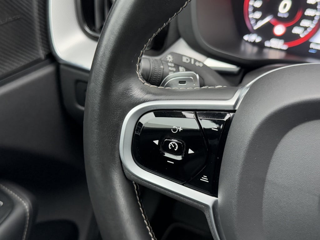 Volvo XC60 b5 264pk r-design| panodak| adap.cruise| 360camera| h&k sound