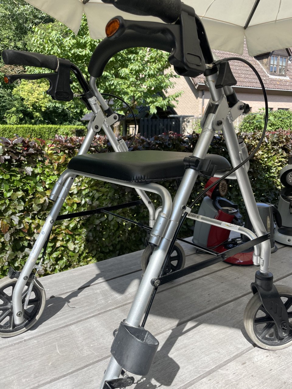 Rollator met mandje en tasje