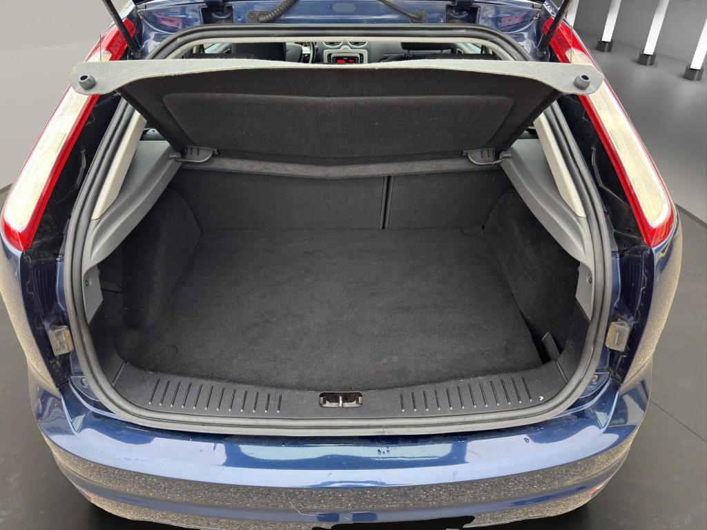 Ford Focus 1.6 trend clima cruise