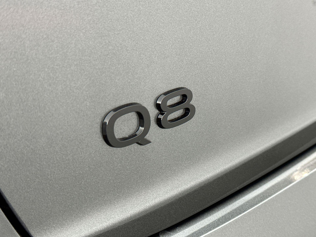 Audi Q8 pro line s 55 tfsi e 290 kw / 394 pk suv 8 versn.