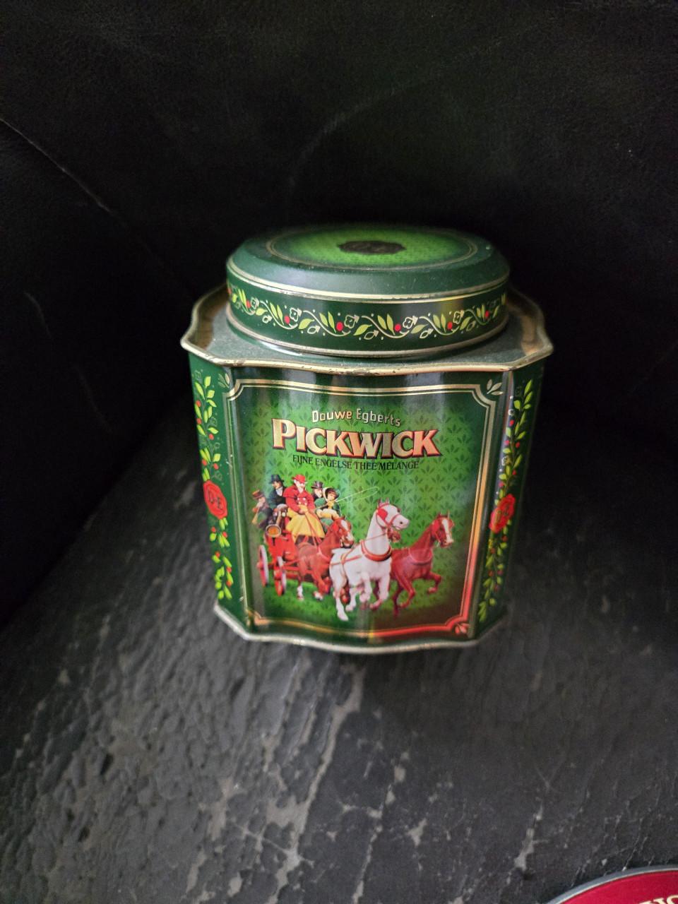 Vintage Douwe Egberts Pickwick theeblik H11.5xB10x10cm