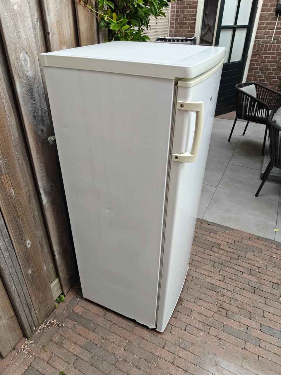 Goedwerkende koelkast Etna A+
