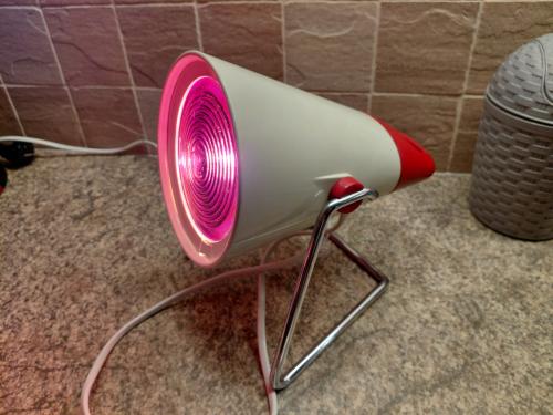 Philips warmtelamp. Rode lamp met naam: Infraphil