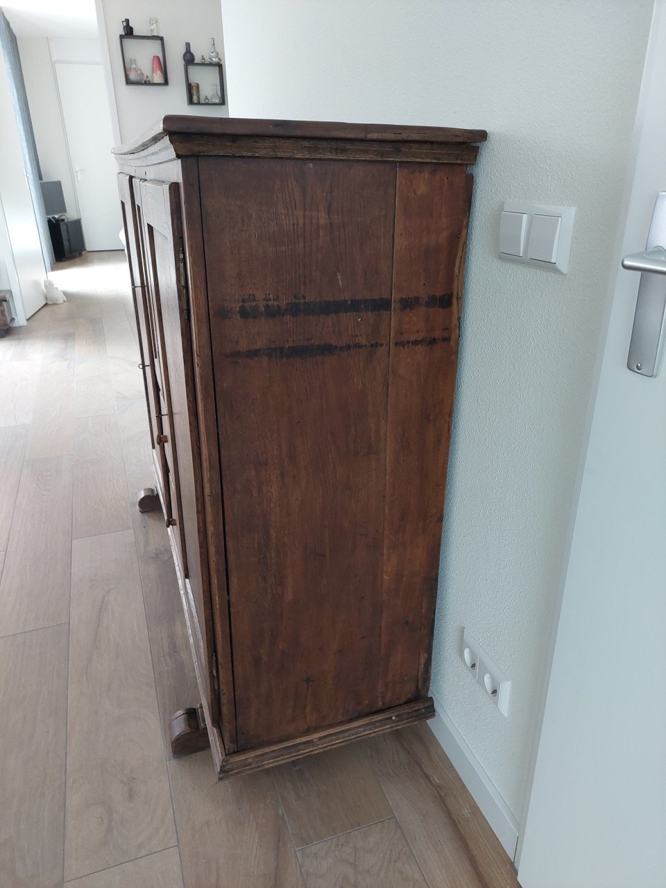 Antieke eikenhouten kast