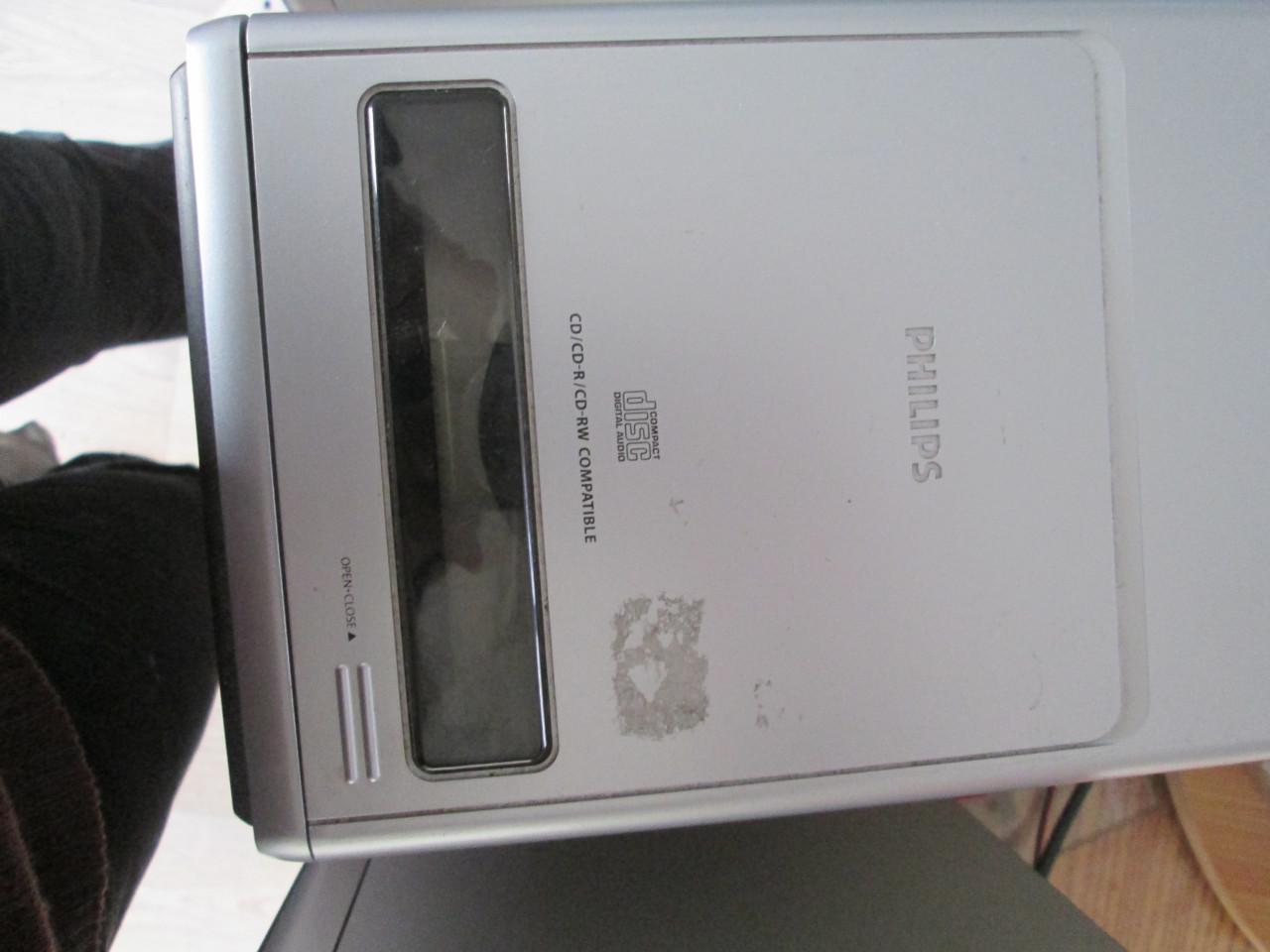 Kleine philips stereo torentje met speakers