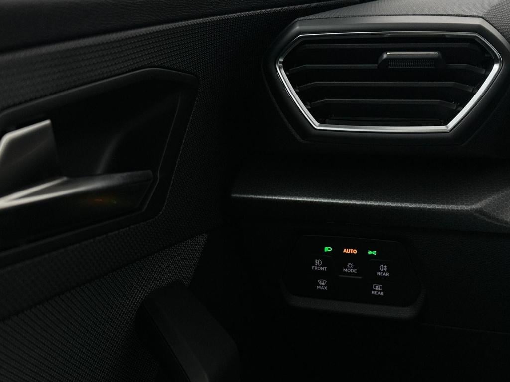 Seat Leon sportstourer style business intense 1.5 etsi 85 kw / 115 pk sta