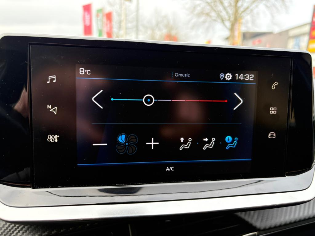 Peugeot 208 1.2 puretech blue lease active