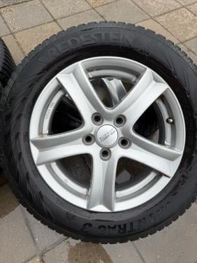 Anzio velgen205/60 R16 met Vredestein Snowtrac 3winterbanden
