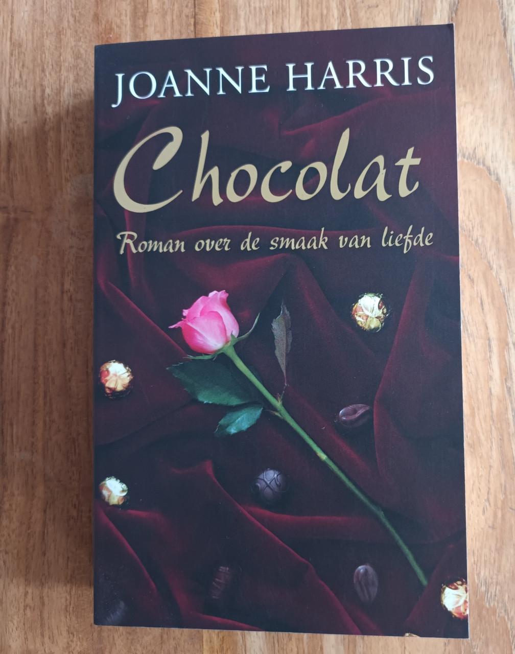2 boeken: Chocolat en Rode schoenen, beide van Joanne Harris