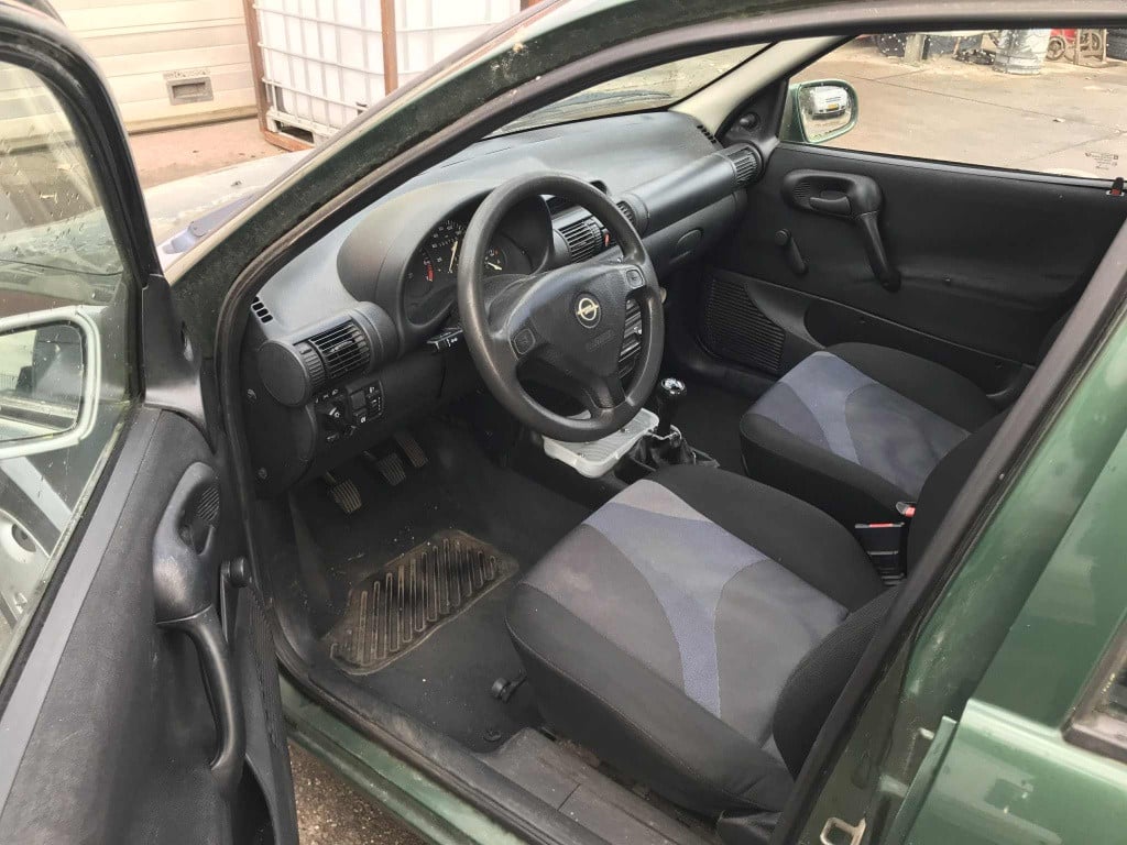 Opel Corsa 1.2i-16v strada