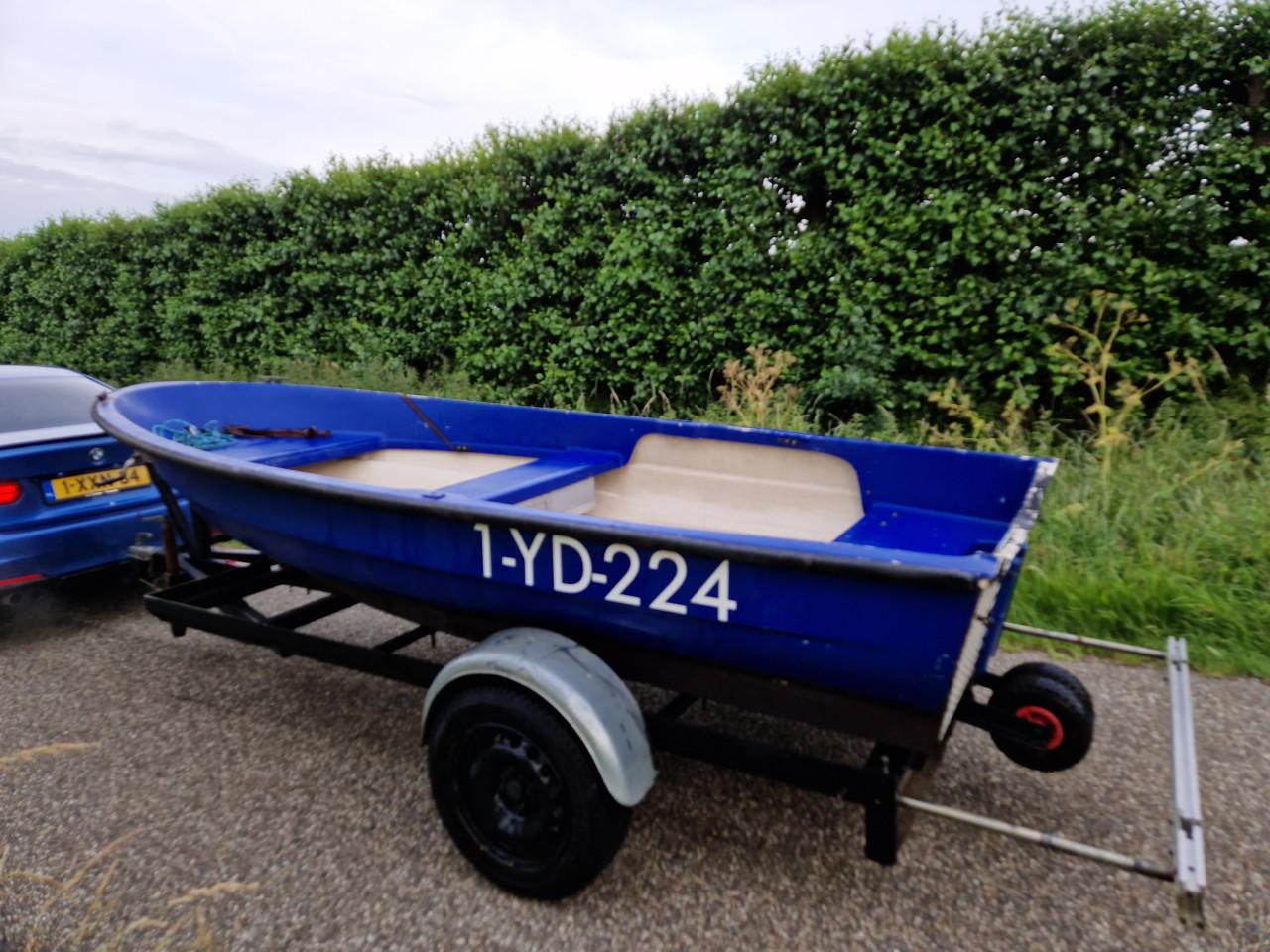 Elan 401 visboot tourboot inclusief trailer € 575,-