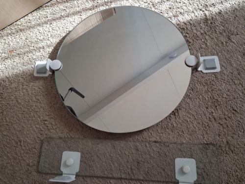 Badkamerspiegel + planchet