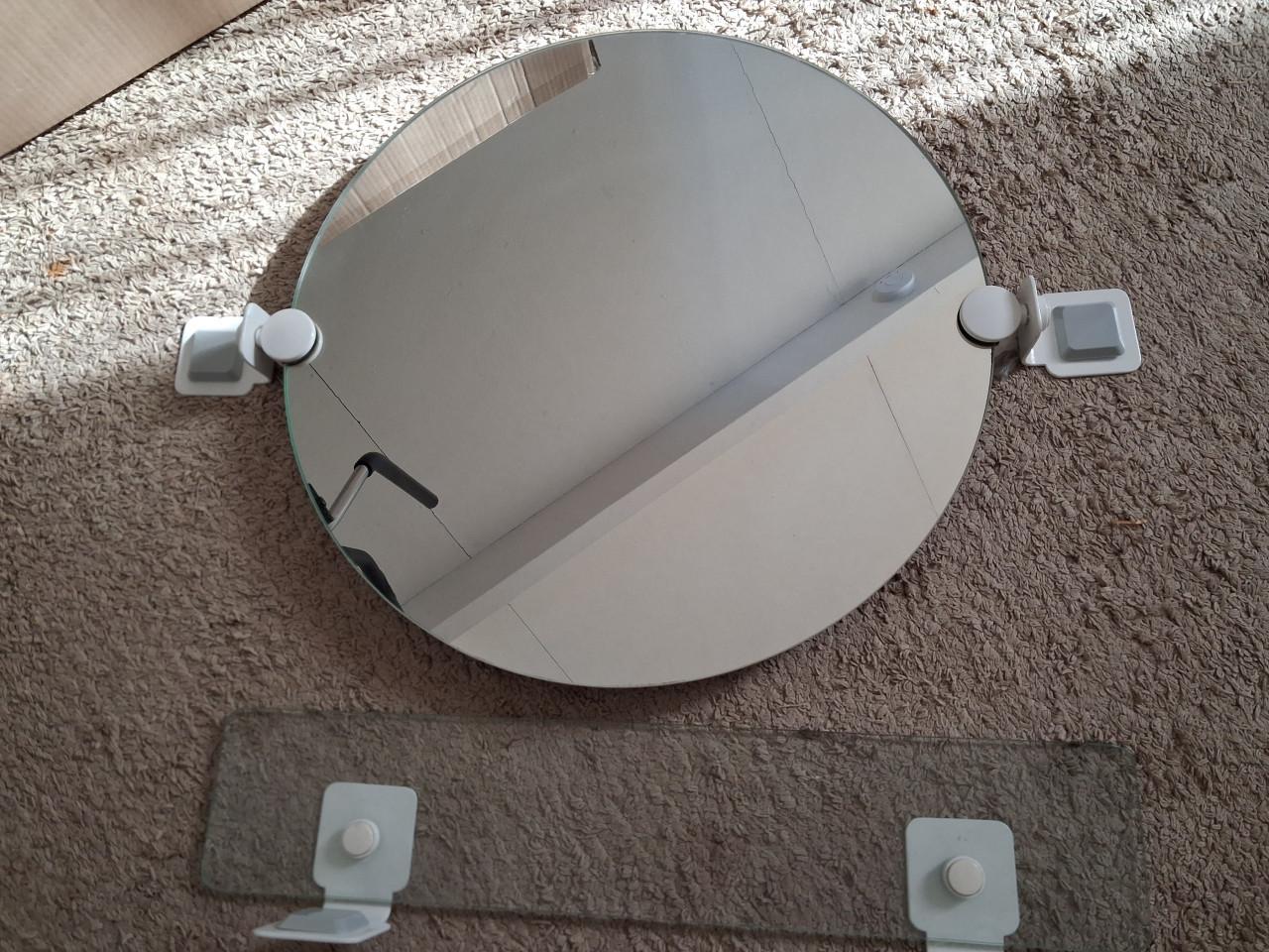 Badkamerspiegel + planchet