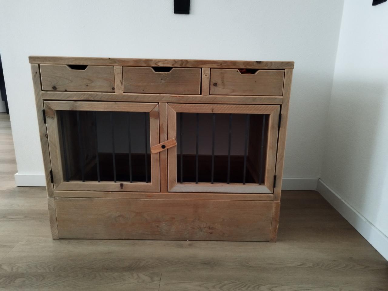 🐾 Sfeervol Houten Hondenhokje – Compact, Comfortabel & Stijlvol! 🐾