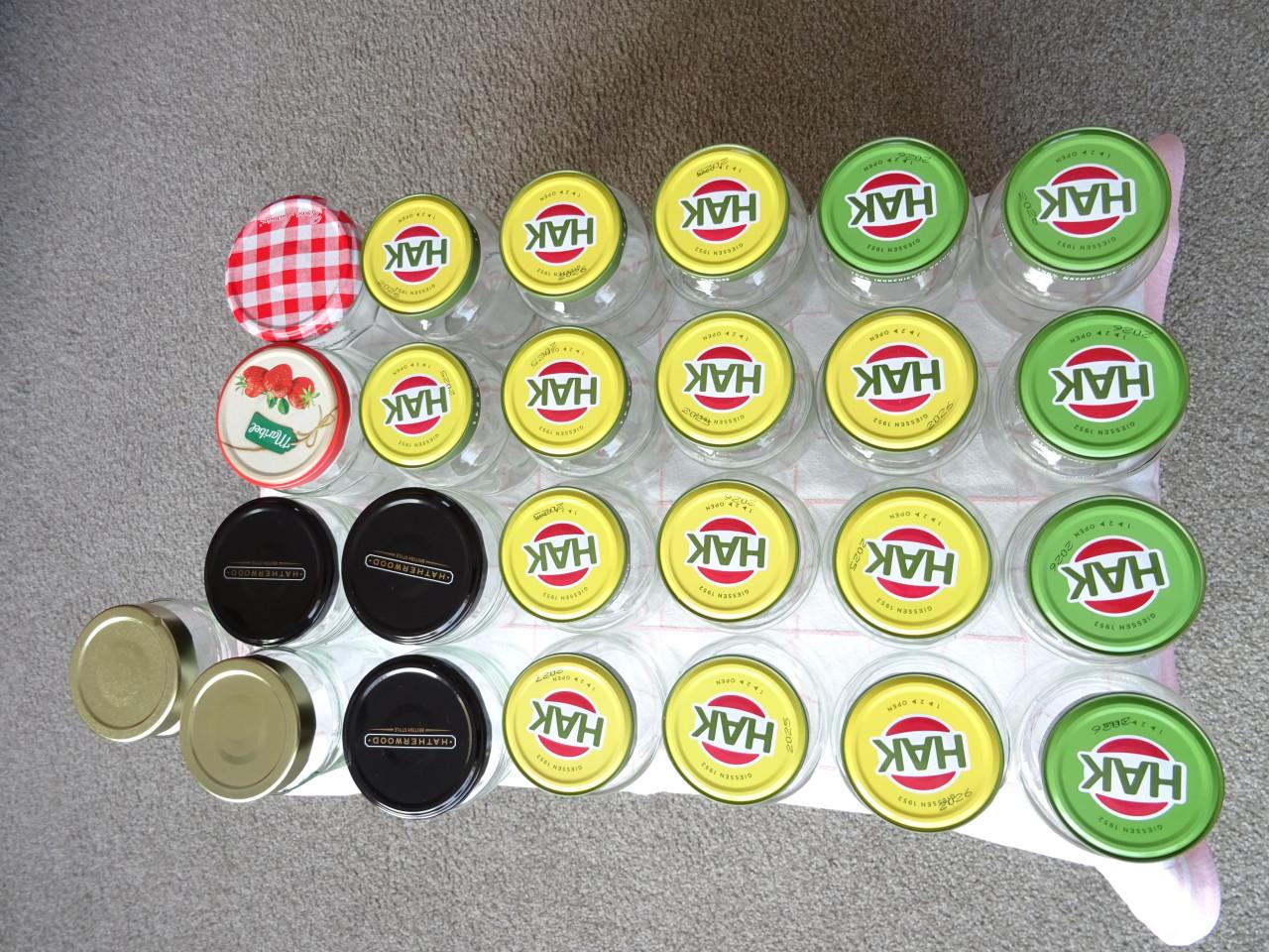 25 stuks  glazen potten voor jam of inmaak  voor  € 5,00