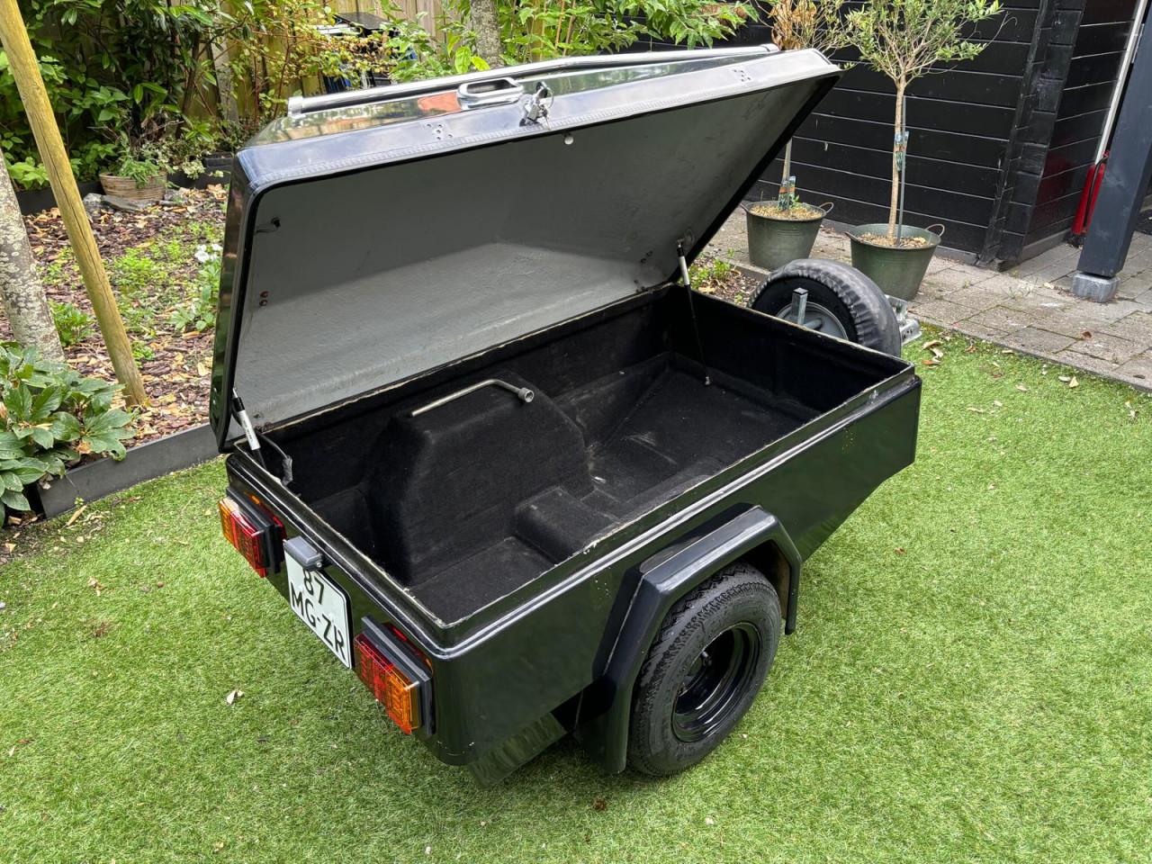 Aanhanger voor motor en/of kleine auto