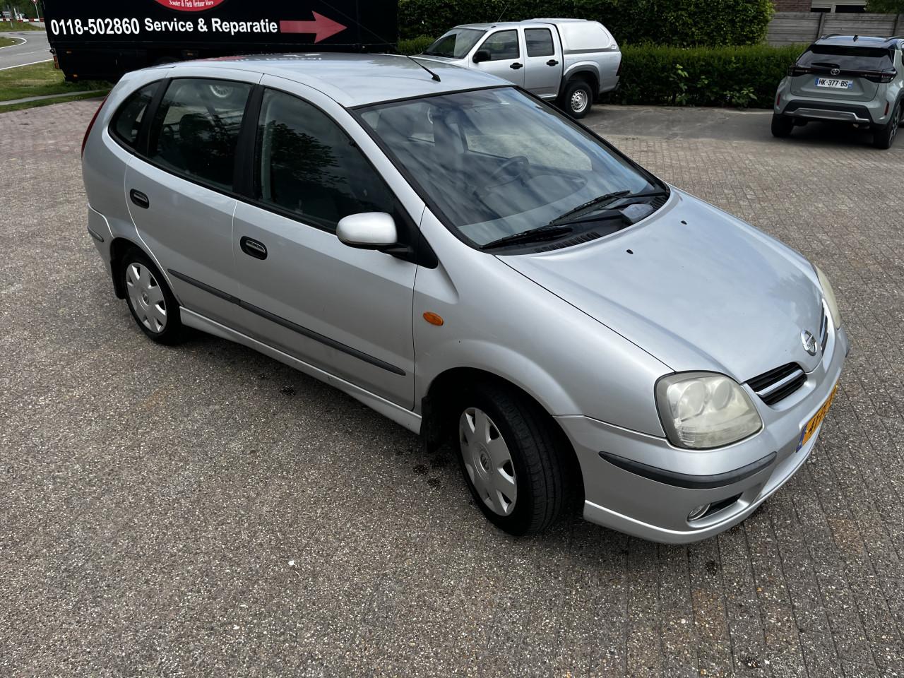 Nissan Almera Tino