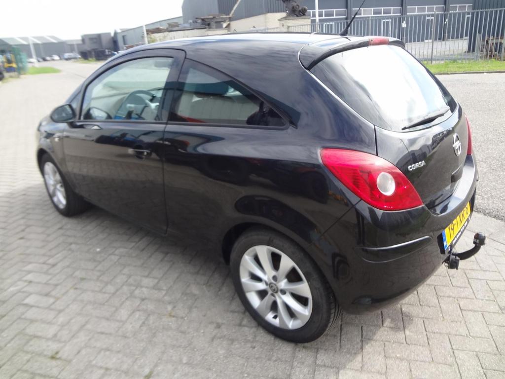 Opel Corsa 1.2 ecoflex anniversay edition lpg
