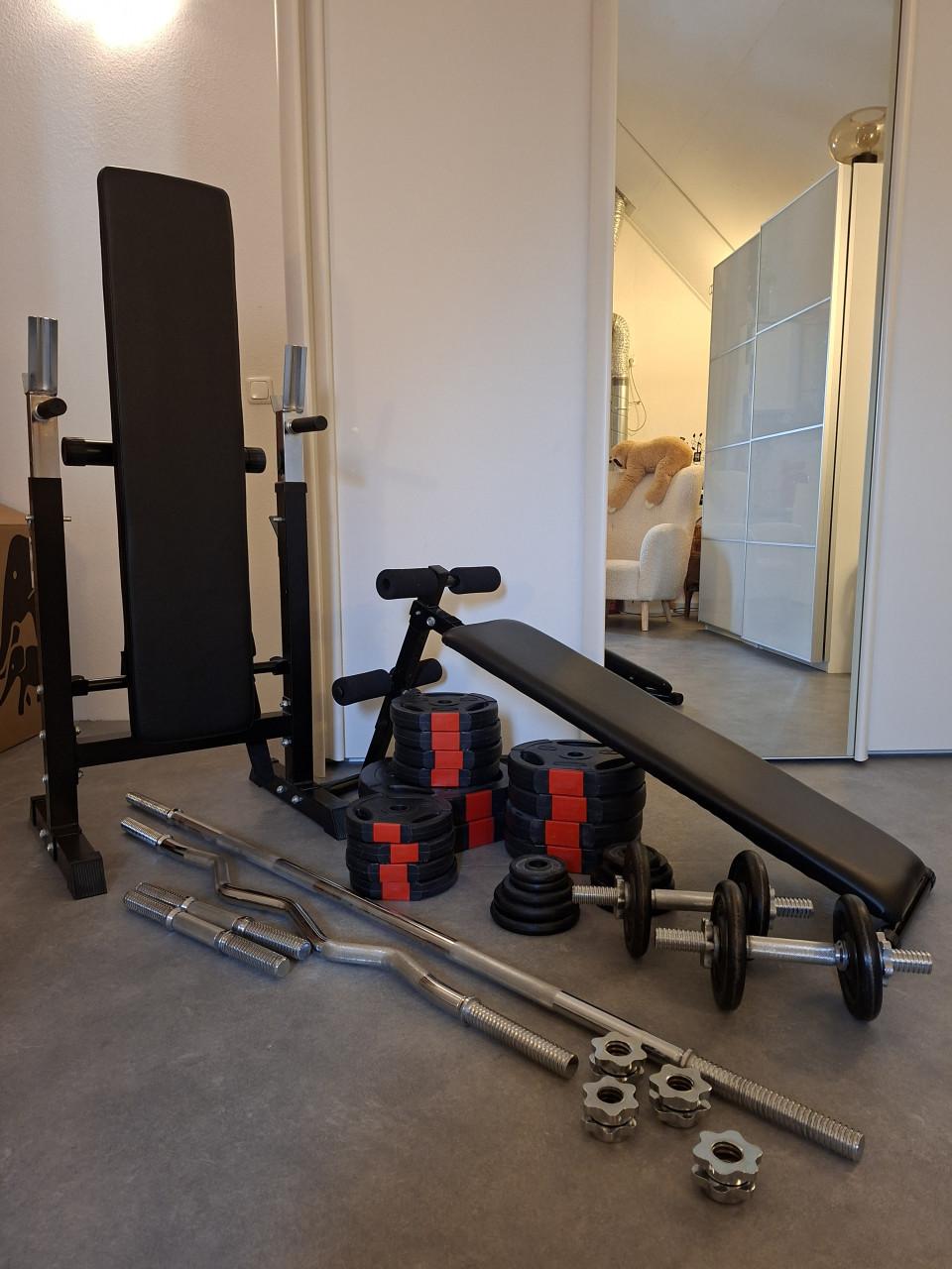 Fitnessbank met gewichtenset