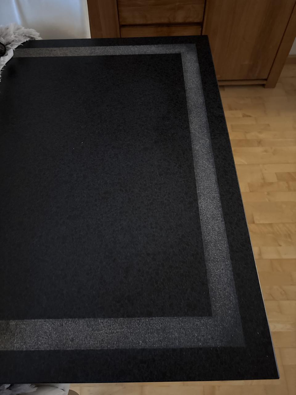 Eettafel met hardstenen blad