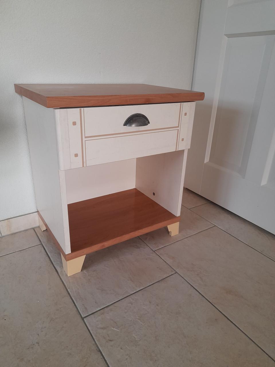 Nachtkastje (in goede staat ) 36 x 51 x 61H