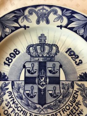 Keramiek Schotel Petrus Regout: jubileum Wilhelmina