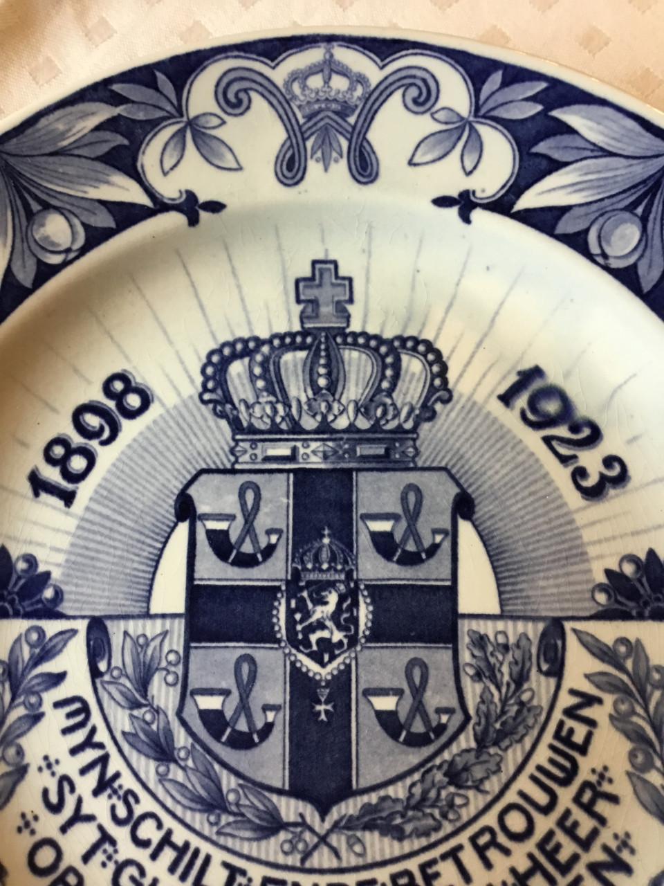 Keramiek Schotel Petrus Regout: jubileum Wilhelmina