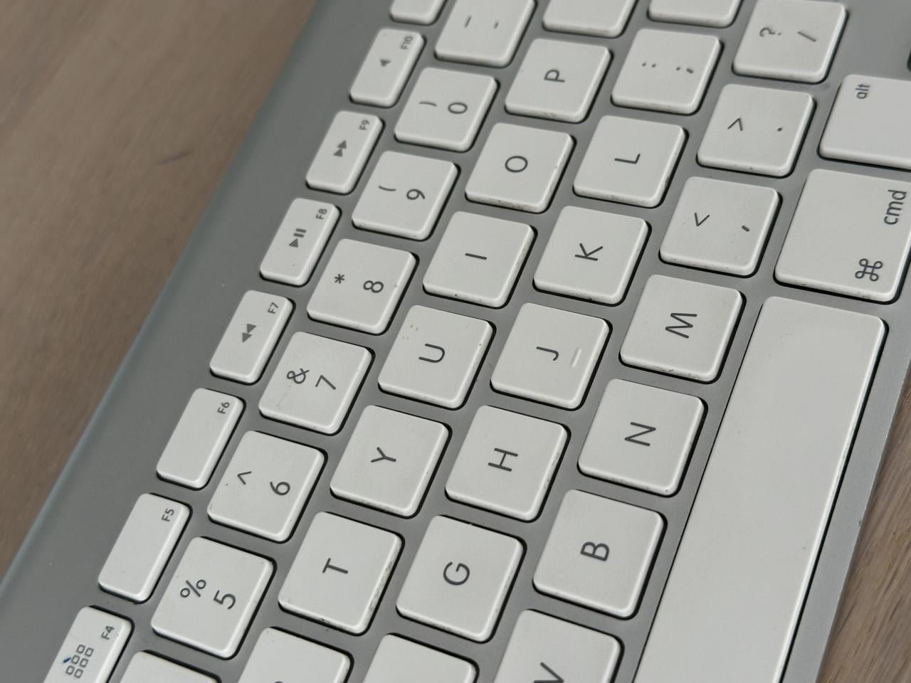Apple Wireless Keyboard A1314 + Magic Trackpad A1339 – Bluetooth