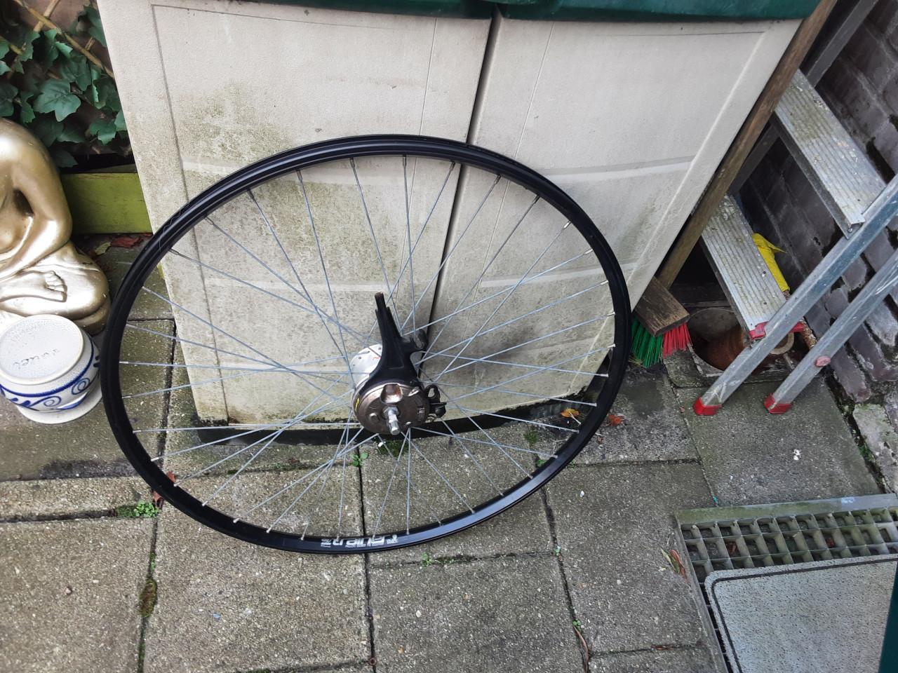 28 inch nexus voorwiel, naafdynamo, rollerbrake rem  (zwarte velg  )
