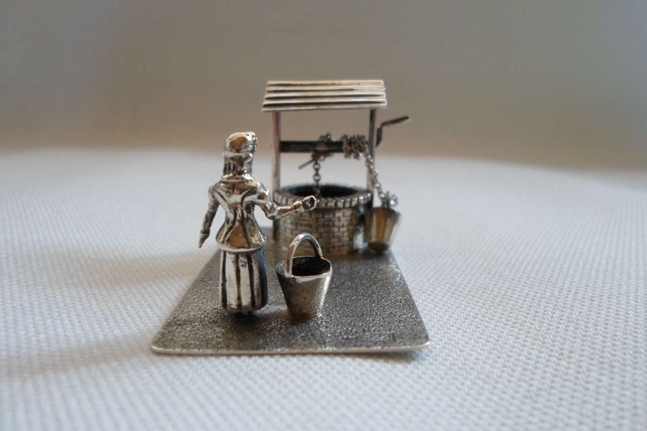 Zilver Miniatuur Vrouw Waterput