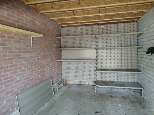 Opbergrek, dan wel oude winkelstelling voor in de schuur