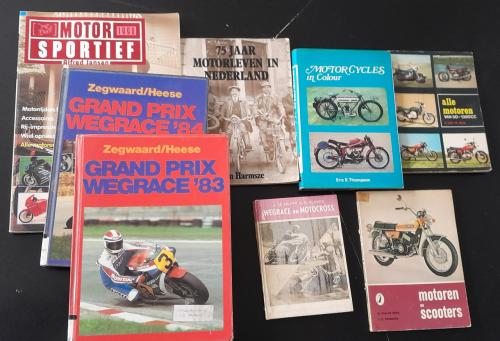 8 Motorboeken voor 10 euro.