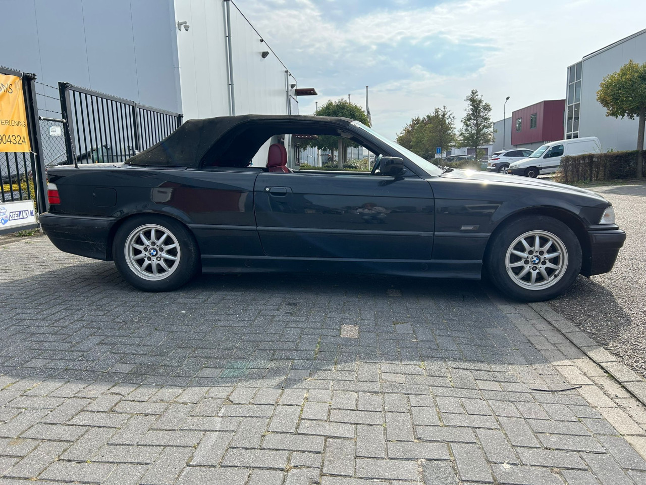 BMW 3-serie Cabrio 320i Executive OPKNAPPERTJE!