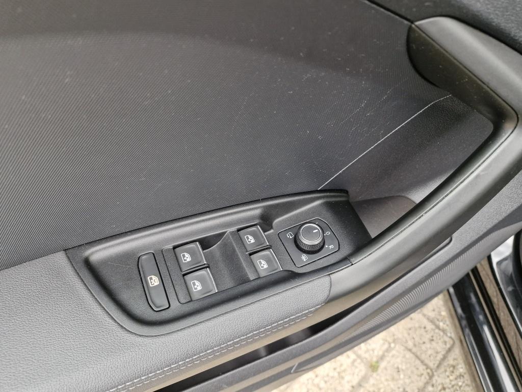 Audi A1 Sportback 30 tfsi pro line | 110 pk | parkeersesoren v+a | lane ass