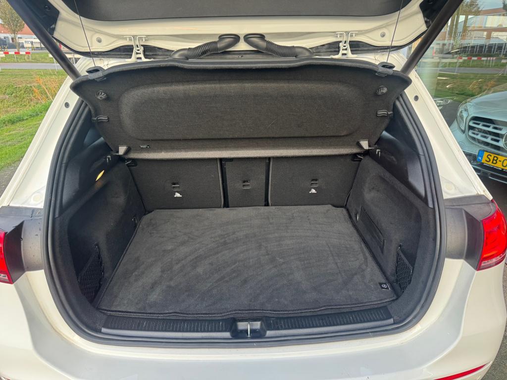 Mercedes-Benz B-Klasse 220 progressive automaat , trekhaak , panoramaschuif