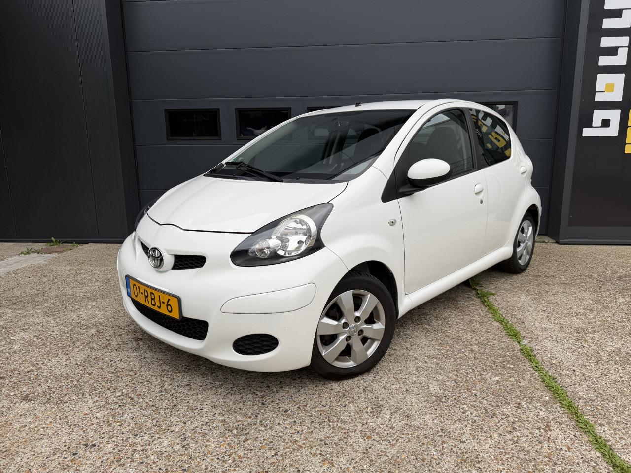 Toyota Aygo 1.0 12V Vvt-i 5DRS Wit 2011 Airco Apk Carplay