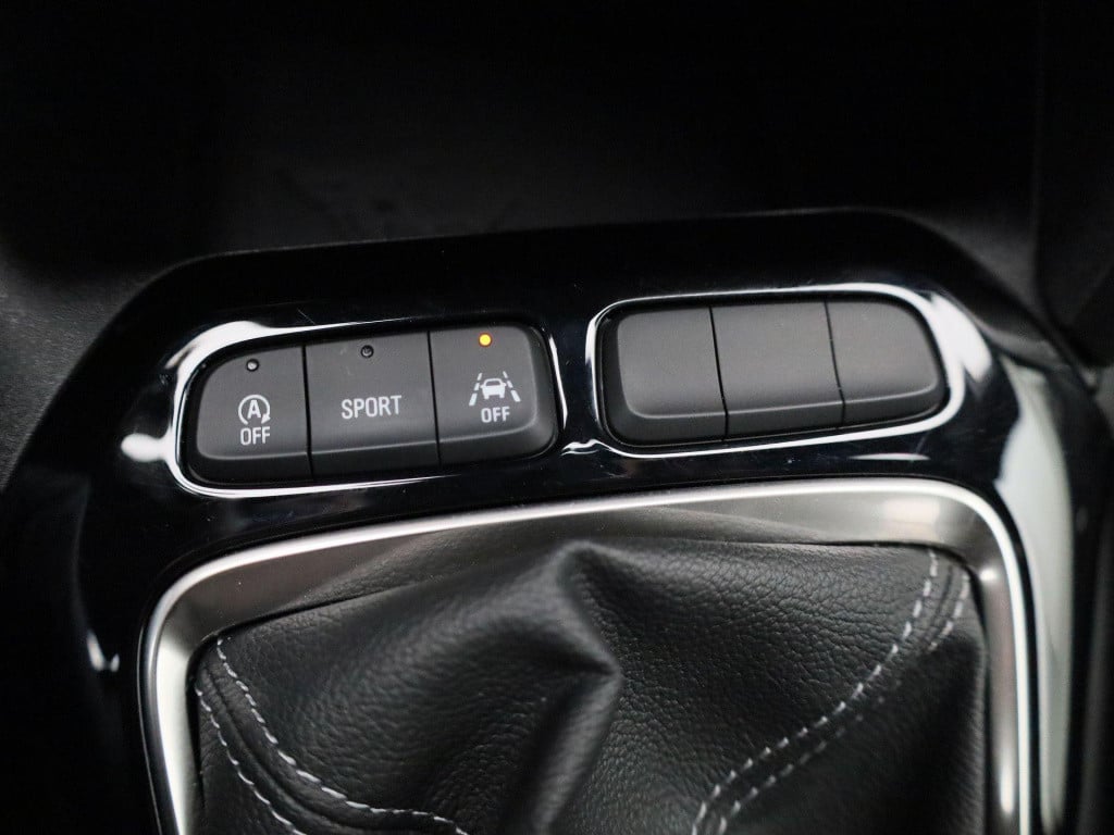 Opel Corsa 1.2 gs line | lage km stand! | lederpakket | navigatie | apple c