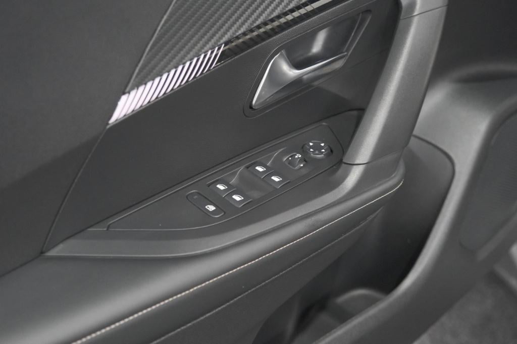 Peugeot 2008 puretech 100 allure | camera | navigatie | parkeersensoren | a