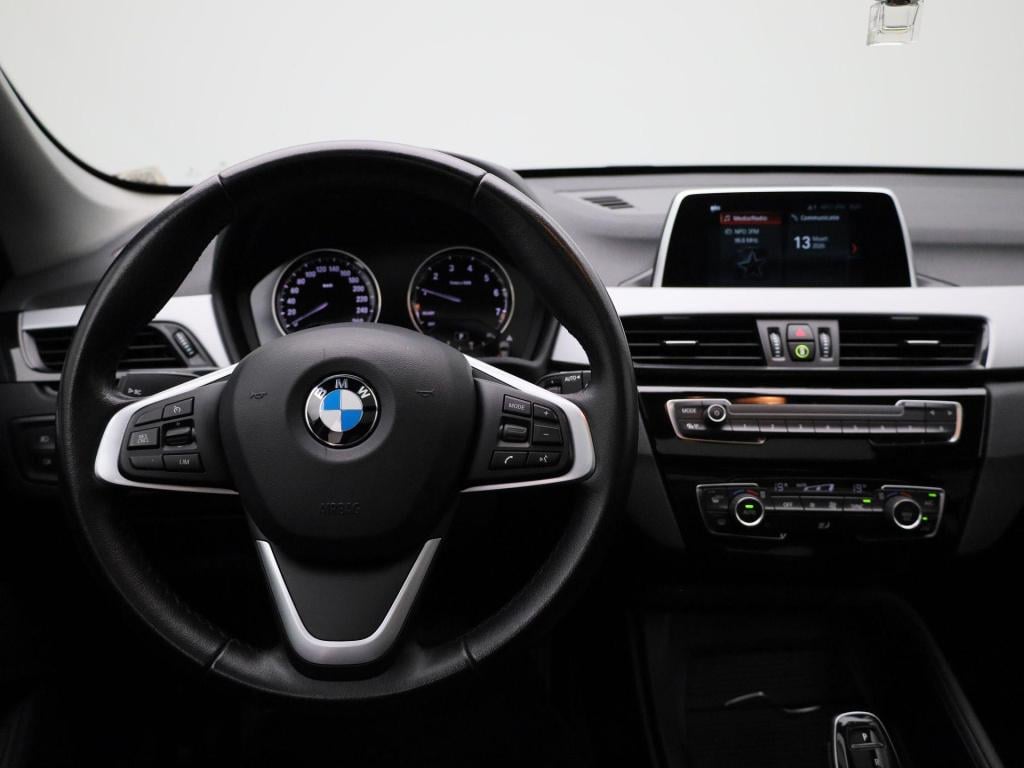 BMW X1 sdrive20i executive | automaat | apple carplay / android auto | pano