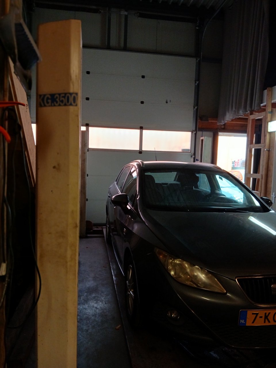 Te koop wat oudere koni 4 koloms hefbrug werkend te zien 250,= euro.