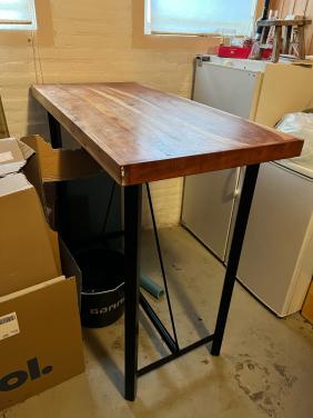 Bartafel met 2 stoelen + optioneel 2 gratis opklapbare barstoelen