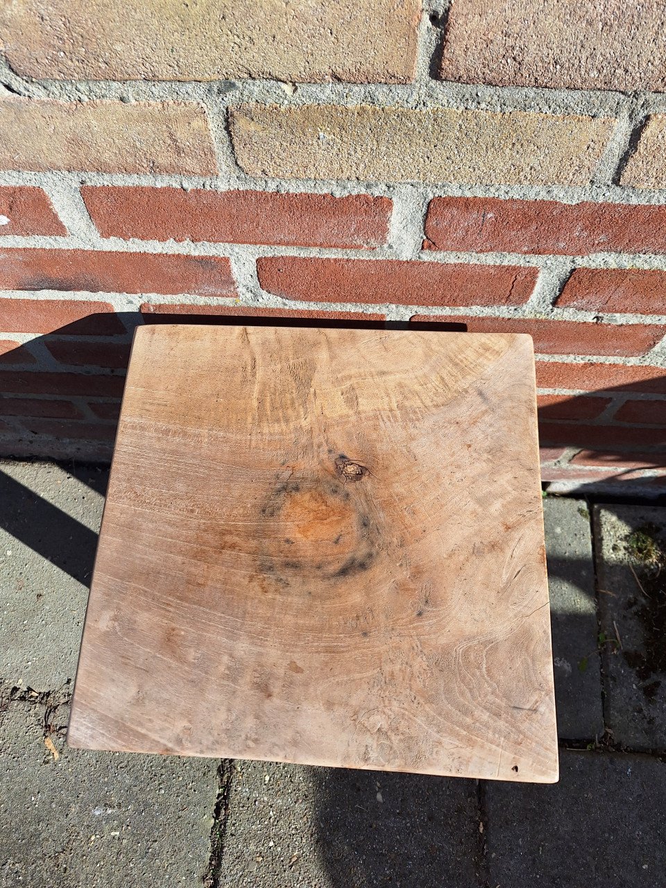 Stevig houten tafeltje