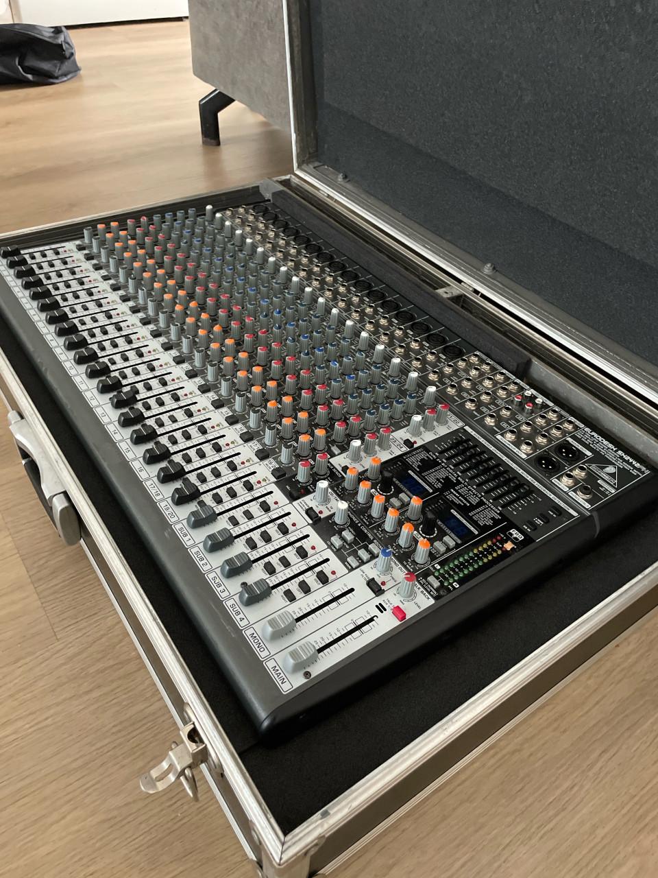 Behringer Eurodesk SX2442FX Mengpaneel + Stevige Flightcase!