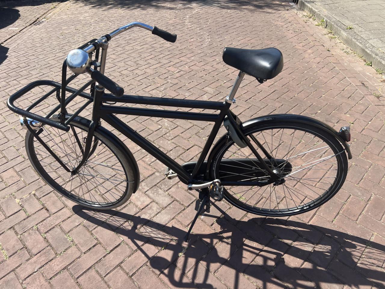 08 Zwartkleurige herenfiets “ Blacky 08 ”van her merk Sparta.