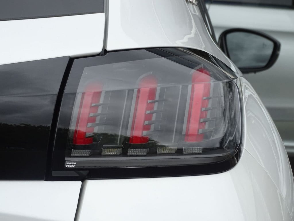 Peugeot 208 1.2 puretech gt-line automaat | pano | stoelverwarming