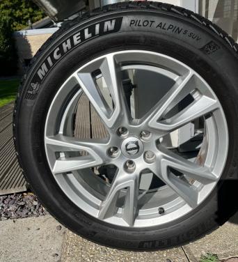 Winterbanden met velgen Volvo